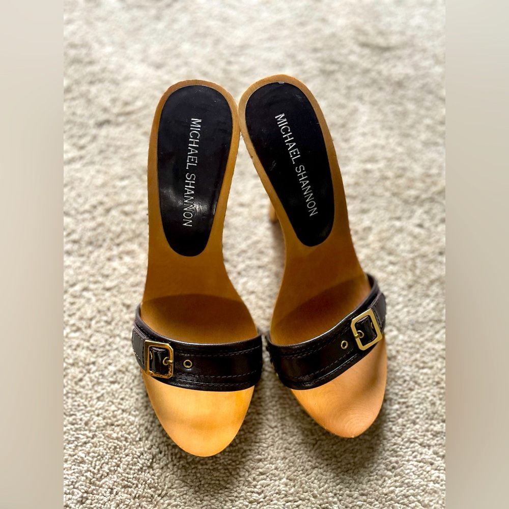 Slide on brown cross toe sandal